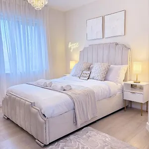 Lux - Luxury With Jacuzzi In Leeds Centre , Leeds (West Yorkshire) United Kingdom